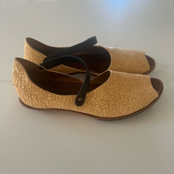 Cydwoq handmade Costa textureded light tan size 38 shoes - Picture 2 of 6